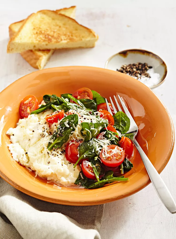 Egg White Scramble with Spinach and Cherry Tomatoes