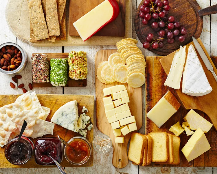 How to Make a Cracker and Cheese Tray Your Guests Will Swoon Over