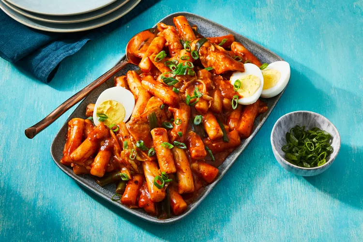 Tteokbokki (Spicy Korean Rice Cakes)