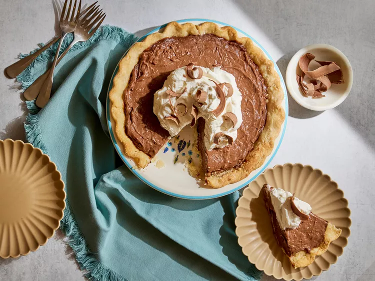 Chocolate Pudding Pie Is the Potluck Dessert Everyone Loves