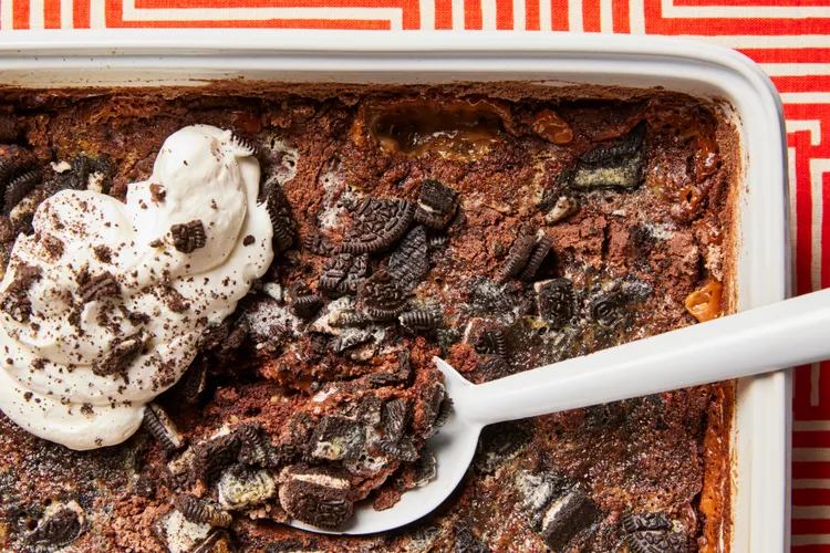 Easy Oreo Dump Cake: Your New Favorite Dessert