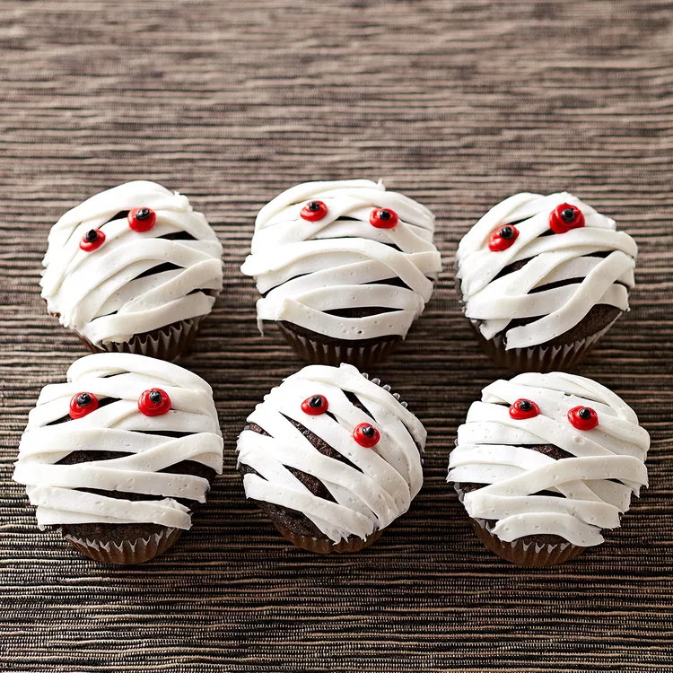 34 Cute Halloween Cupcakes with Deliciously Spooky Decorations