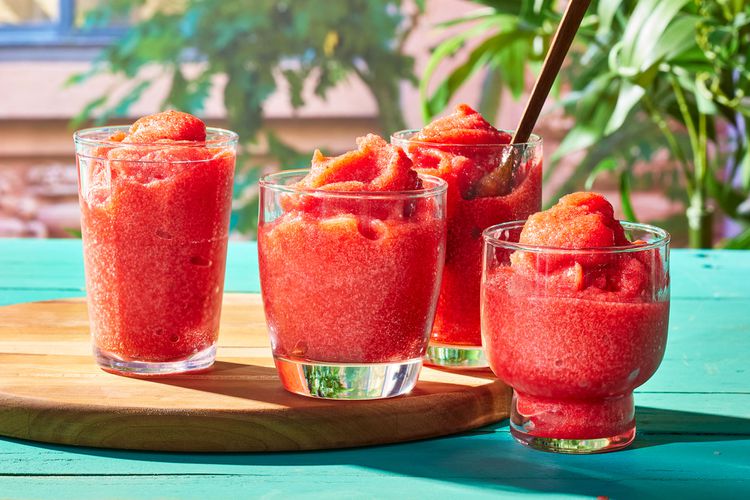 How to Make Red Drink Water Ice, a Frozen Dessert Made with Strawberries