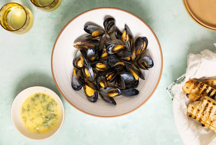 Grilled Mussels with Garlic Butter