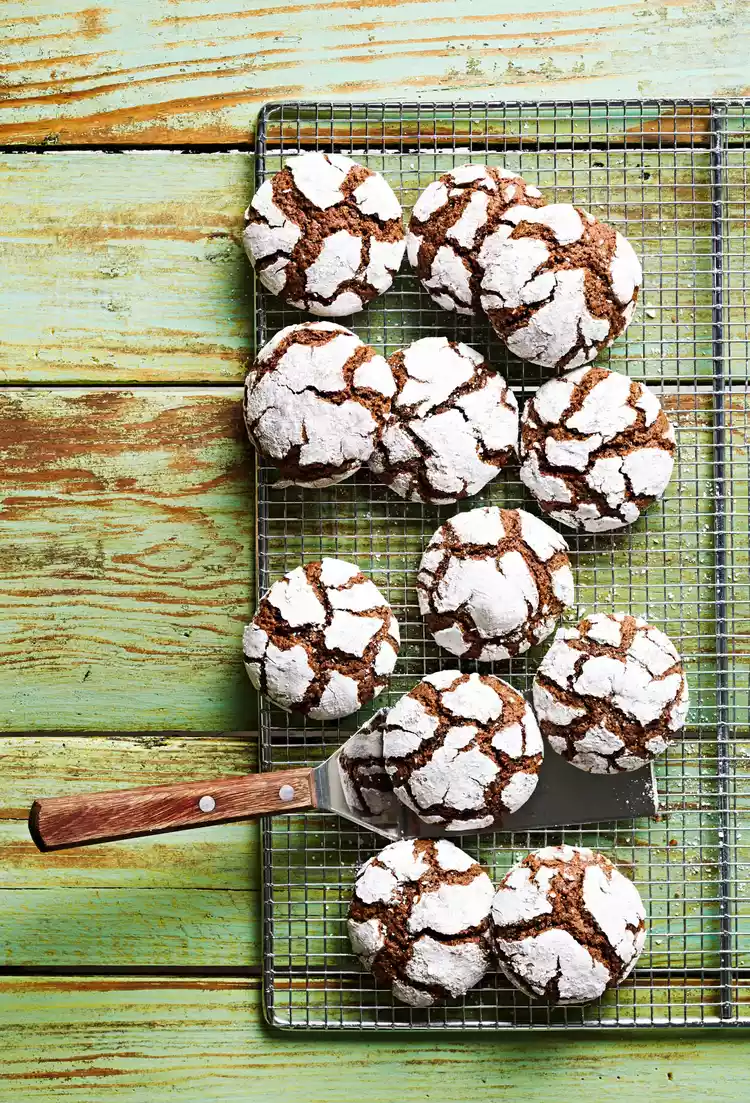 Do You Really Need to Use a Cooling Rack for Cookies? 