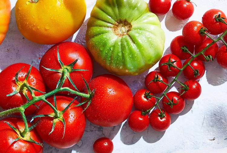 This Trick for Storing Tomatoes Helps Keep Them Fresh for More Than a Week