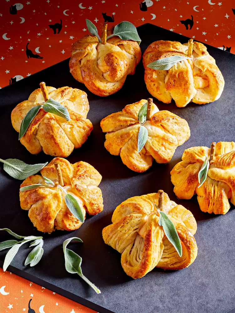 These Shortcut Biscuit Pumpkins Are the Easiest Thanksgiving Side Dish