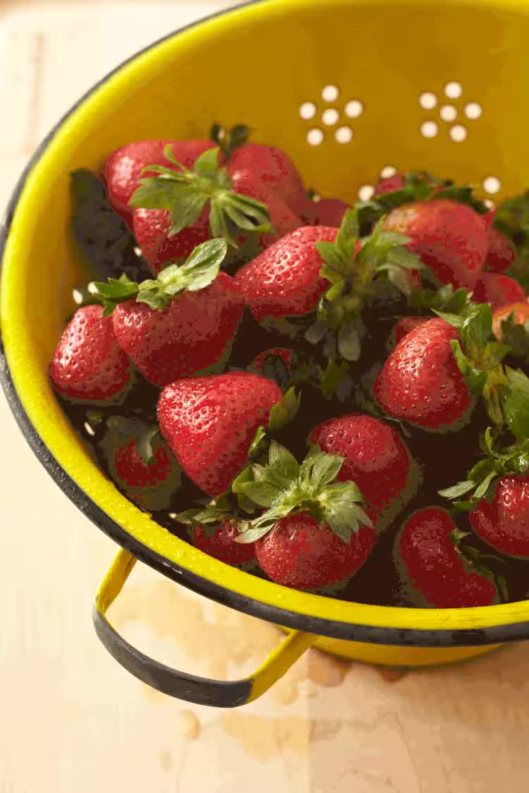 Can You Eat Strawberry Leaves? You Bet—Here’s How, and Why You Should