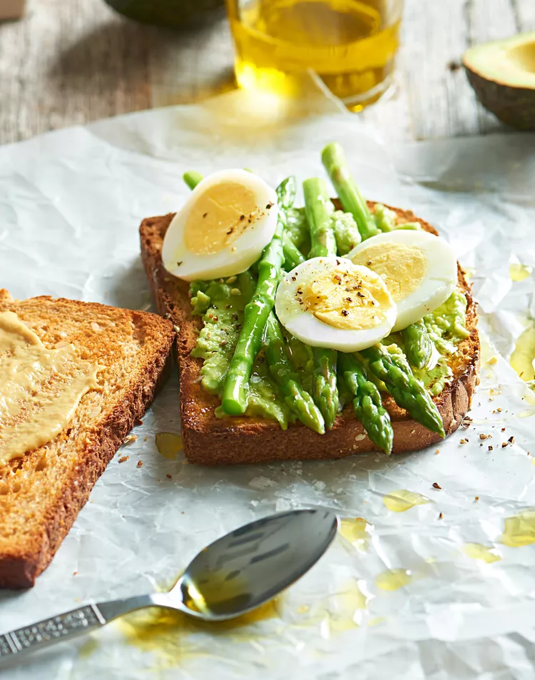 Avocado-Egg Breakfast Sandwich