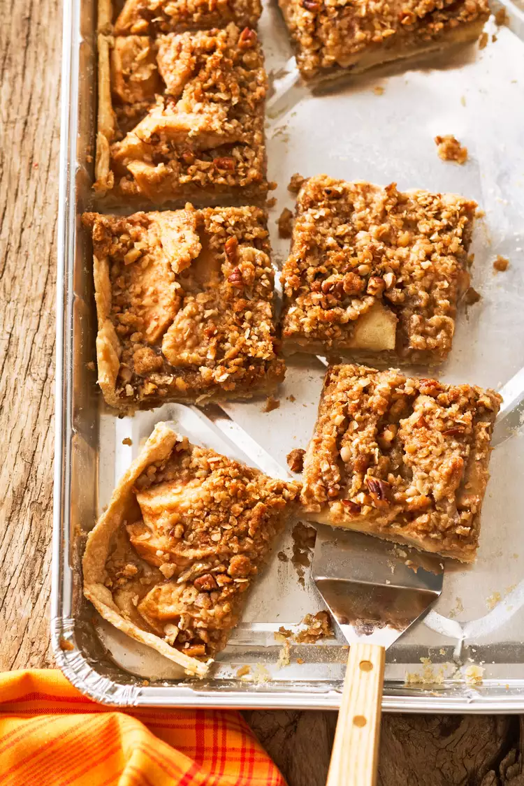 Crumb-Topped Apple Slab Pie