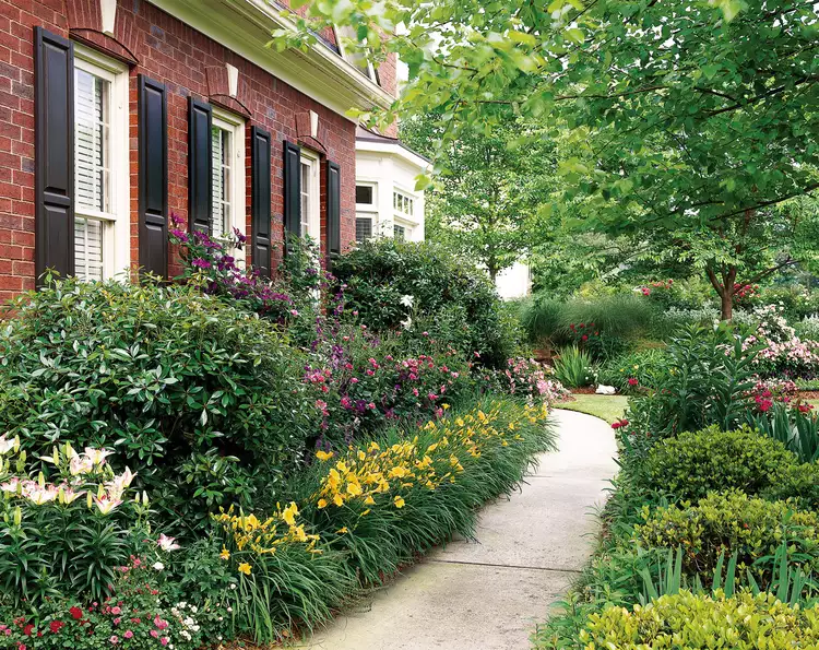 Dress Up Your Home with This Foolproof Foundation Garden Plan