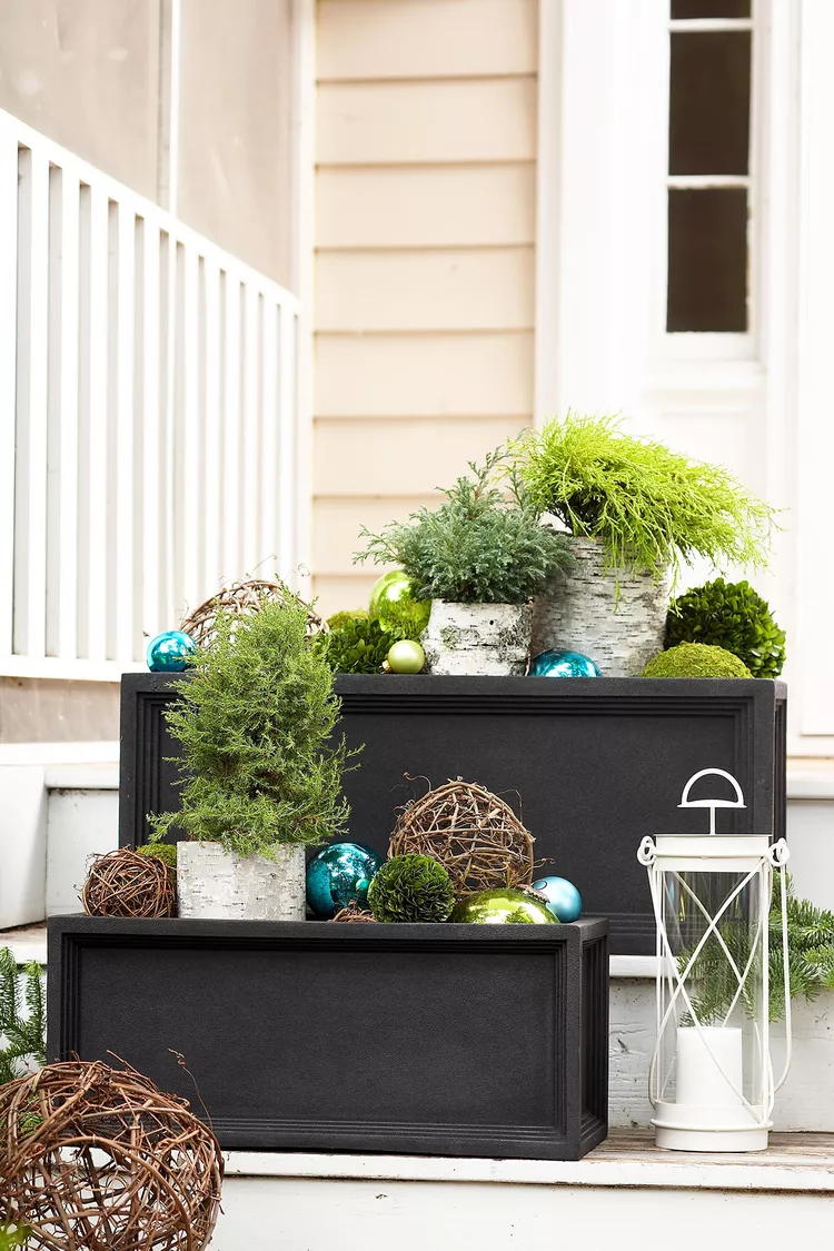 14 Holiday Planter Ideas That Will Give Guests a Warm Welcome