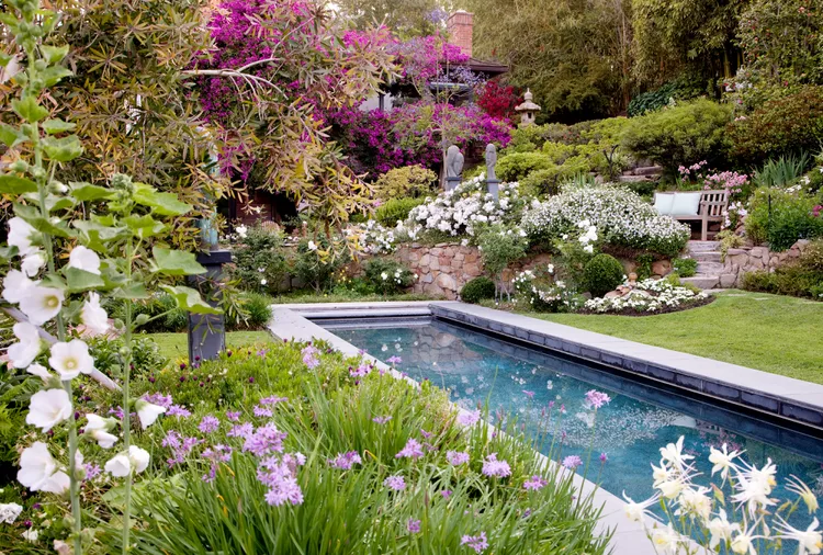 8 English Garden Ideas to Steal for a Dreamy Cottage-Style Landscape