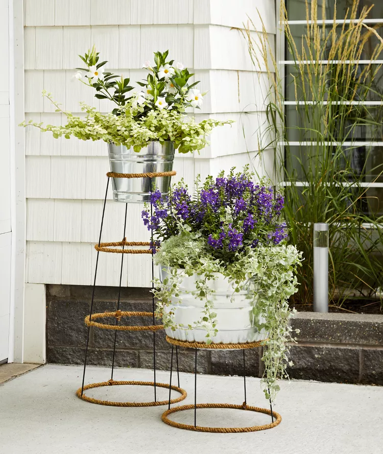 How to Make a Tomato Cage Plant Stand