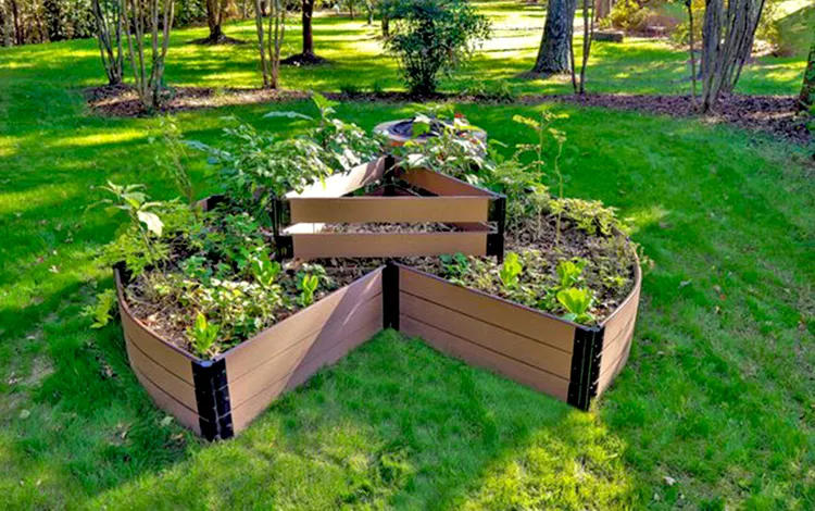 Keyhole Gardening Will Super-Charge Your Raised Beds