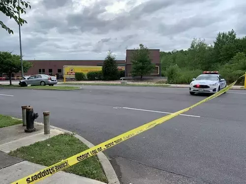 Car smashes into pole at Staten Island shopping center; 2 injured, 1 critically