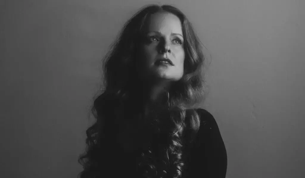 Album Review – Alice Wallace – “Here I Am”