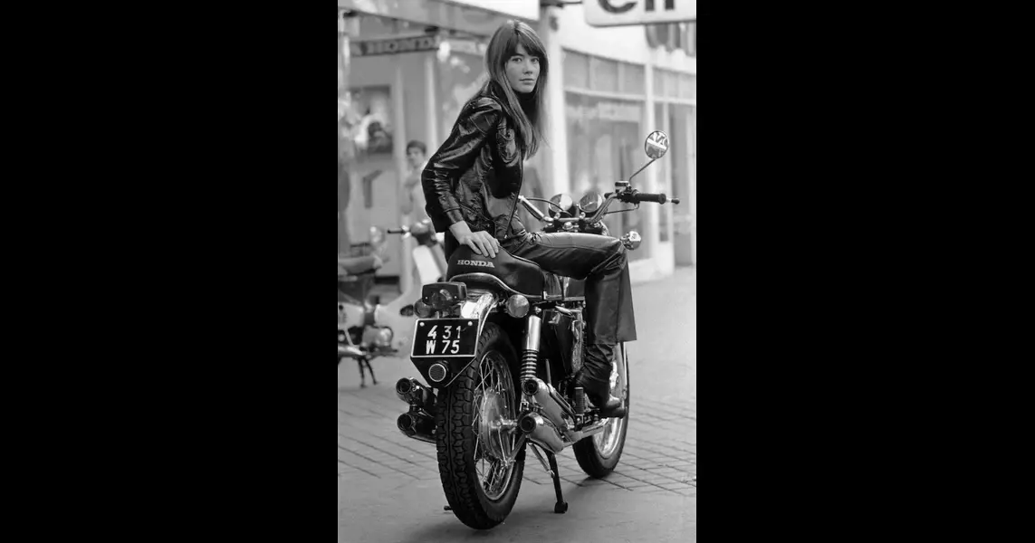 Françoise Hardy, French Pop Singer & Fashion Icon Dies At 80