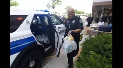 Buffalo Grove PD held food, toiletry drive at Jewel store to help area food pantries meet demand