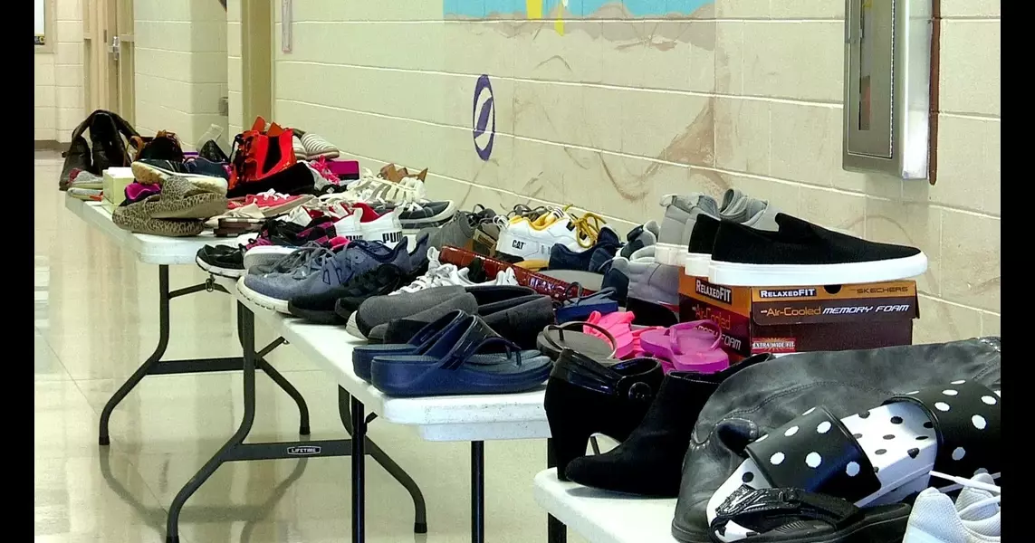 Boxing group teaches kids to pick up gloves, put guns down