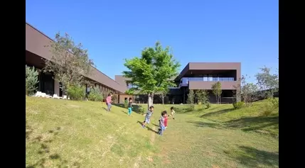 AKM Kindergarten and Nursery / HIBINOSEKKEI + Youji no Shiro + Kids Design Labo