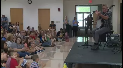 Rockford native performs for kids at Discovery Center