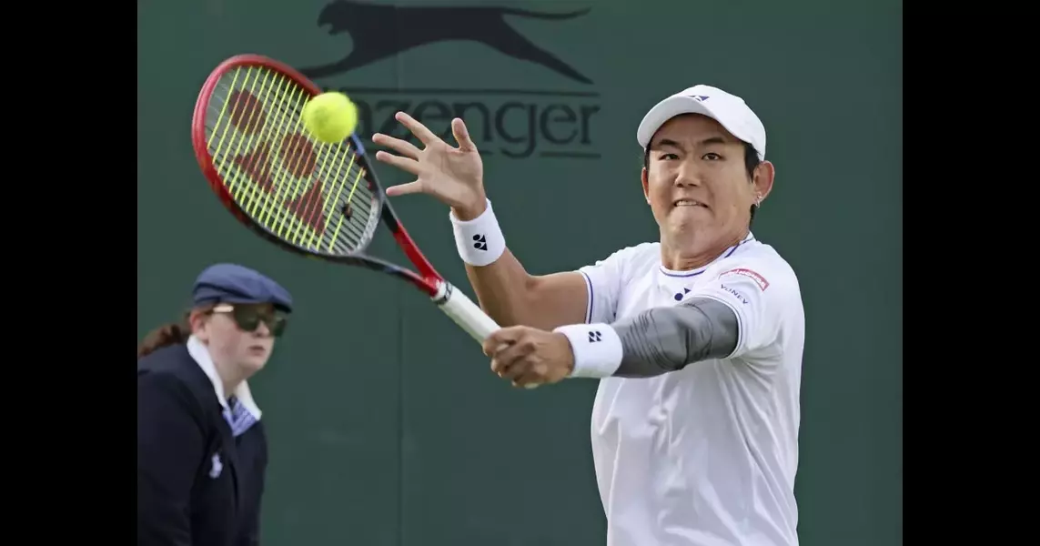 Tennis: Yoshihito Nishioka loses in straight sets in Wimbledon 2nd round