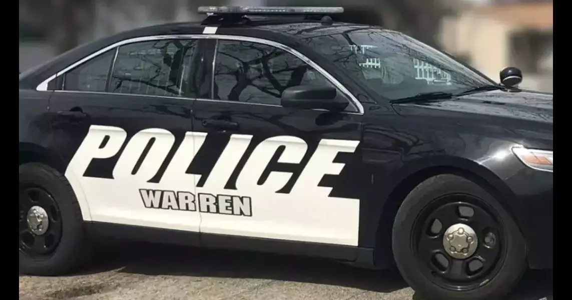 Gunfire hits houses, car in Warren