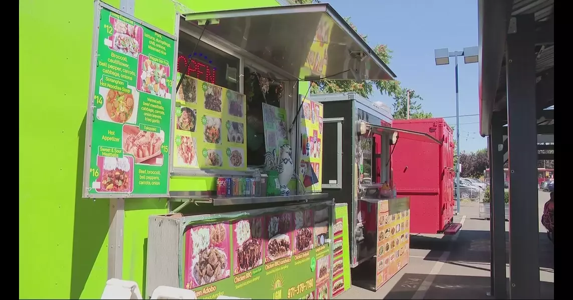 Portland food carts stay open despite blistering heat