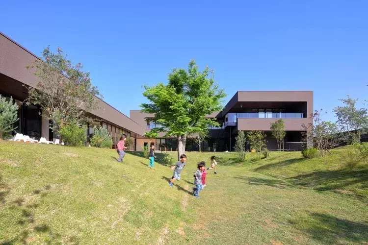 AKM Kindergarten and Nursery / HIBINOSEKKEI + Youji no Shiro + Kids Design Labo