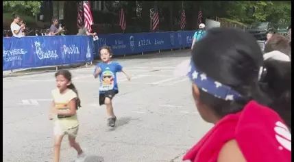 Hundreds of kids go for a fun run through Piedmont Park