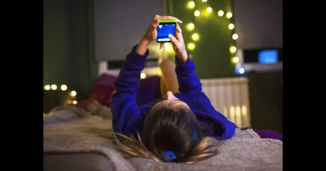 Tweens, screens and sleep: How parents can help kids get their zzzzz’s