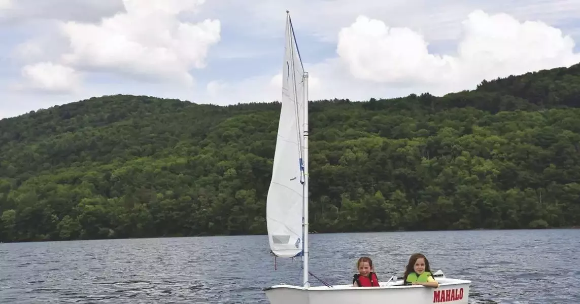 Sailing club teaches kids the ropes