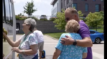 Senior Car Wash raises money for Alzheimer’s awareness in Kansas City area