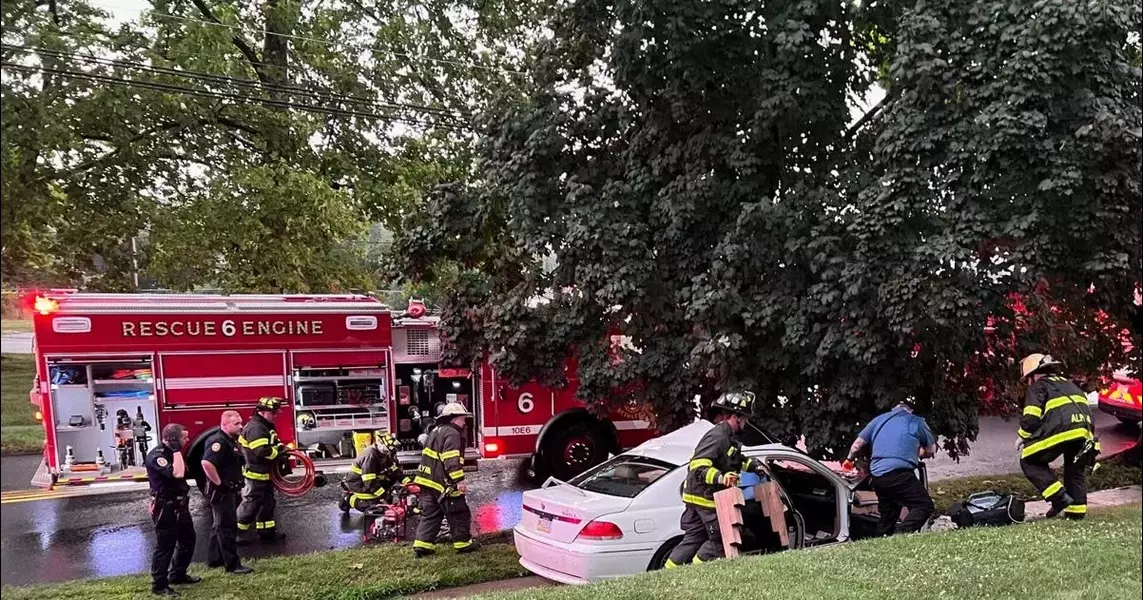 Driver dead, passenger injured after car slams into tree in Bethlehem