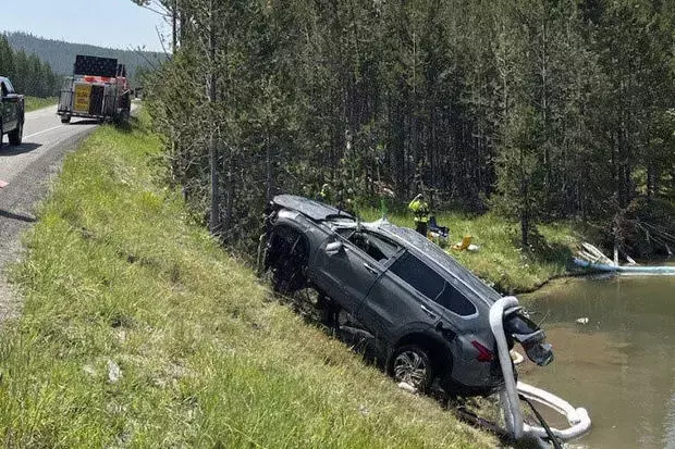 Car runs off the road and into thermal geyser at Yellowstone National Park