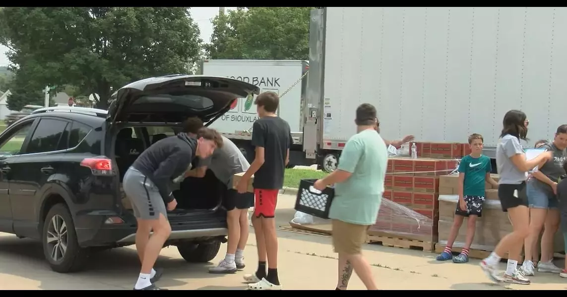 Food Bank of Siouxland’s mobile pantry sent to Riverside to help flood victims