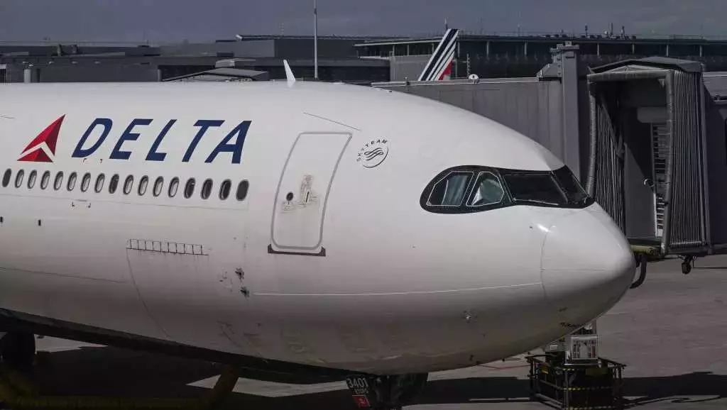 Delta flight diverted to JFK after passengers were served spoiled food