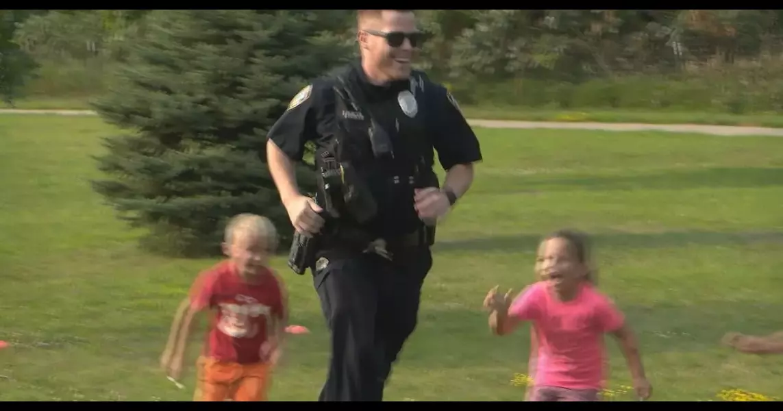 Lincoln kids ‘Catch a Cop’ to stay active and build relationships with police