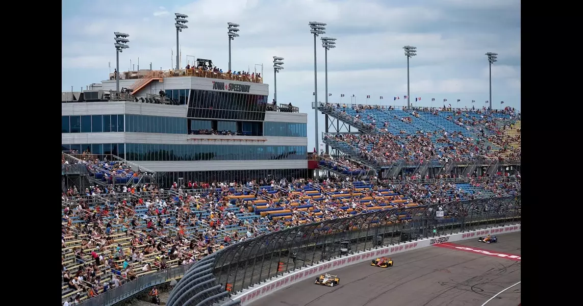 Sting Ray Robb injured in last-lap, 4-car crash in IndyCar Series race