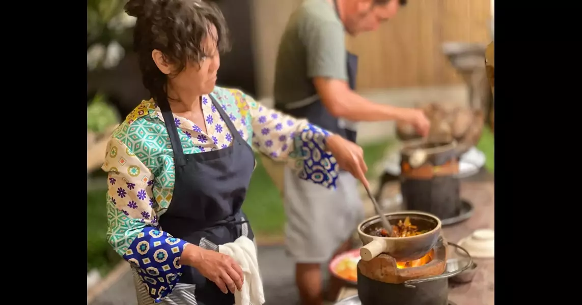 Electricity-free: chef teaches Thai cooking the authentic way