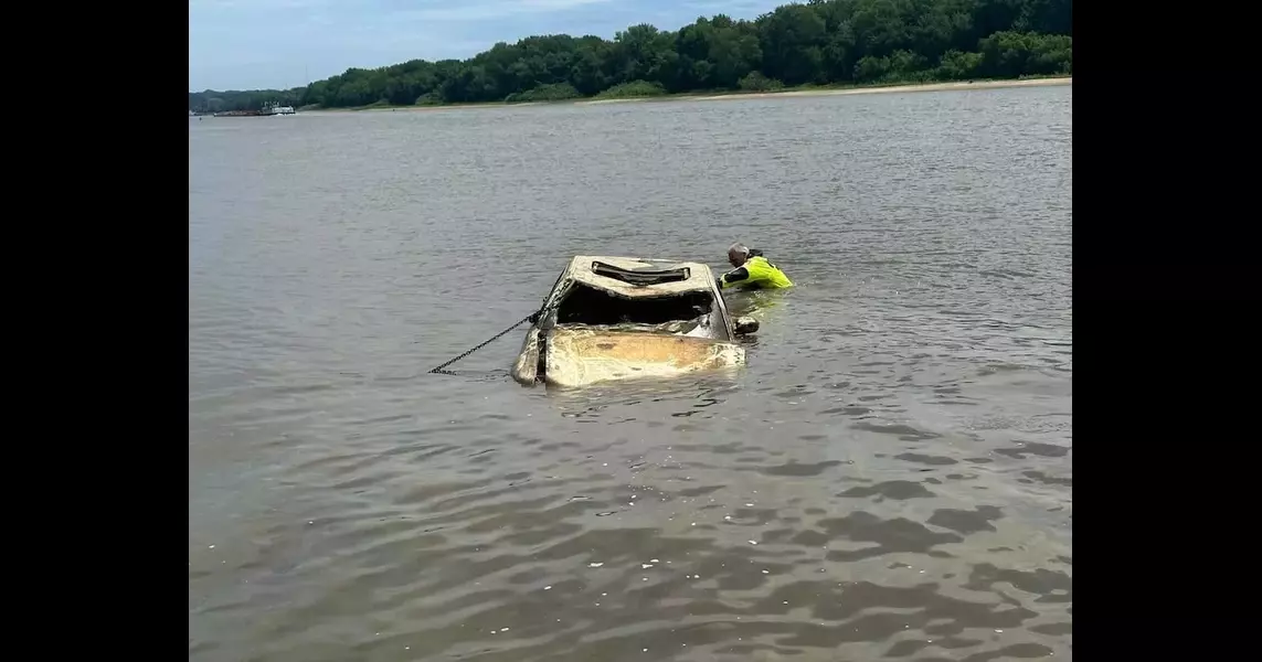 Stolen car pulled from Illinois River