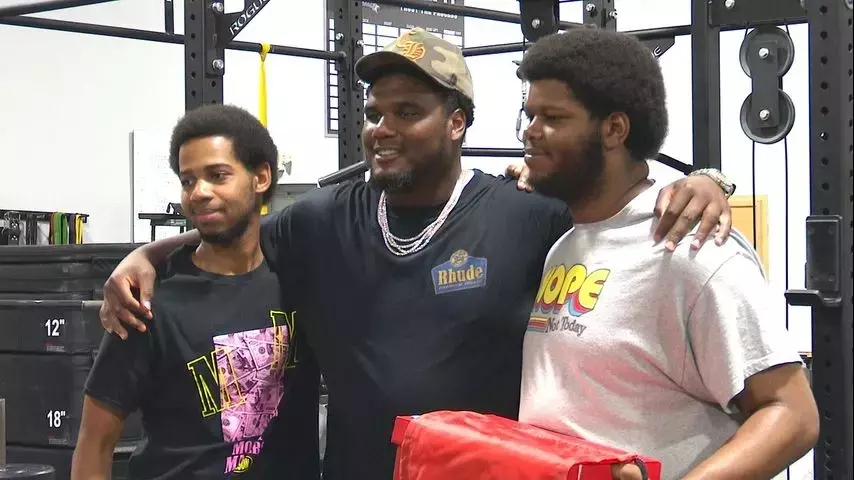 NFL player Malcolm Roach hosts ‘Kicks 4 Kids,’ gives Baton Rouge children new shoes