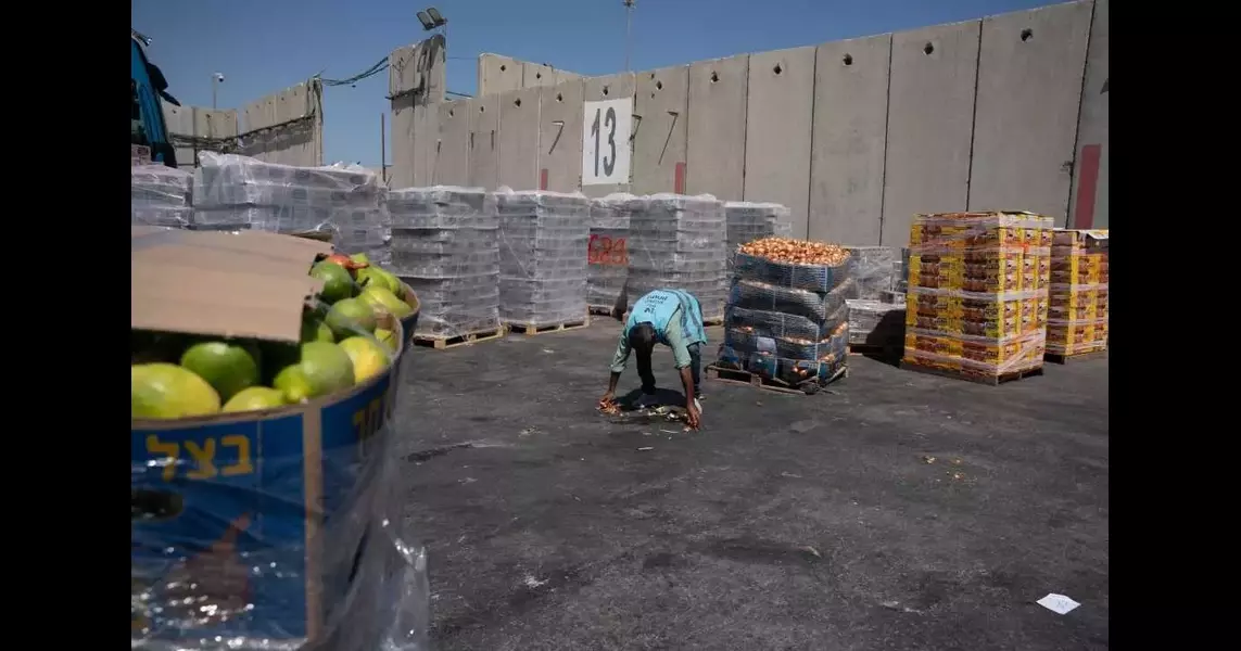 Food aid is piling up inside Gaza. Here’s why it’s not reaching those in need