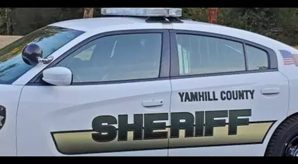 Man dead following single-car crash in Yamhill County