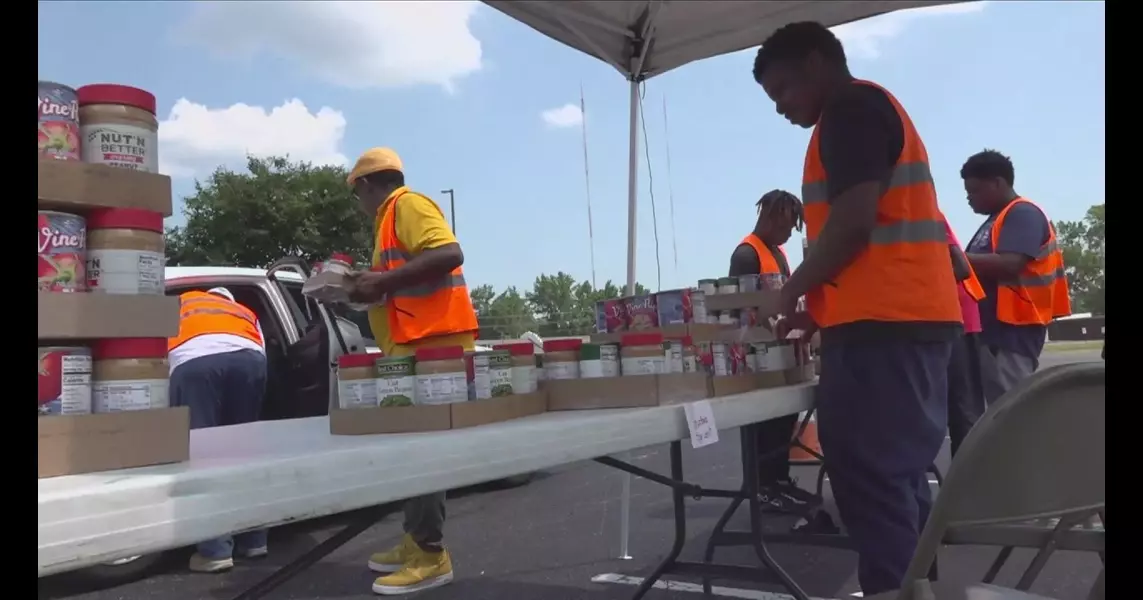 Oak Grove Missionary Baptist Church hosts mobile food pantry