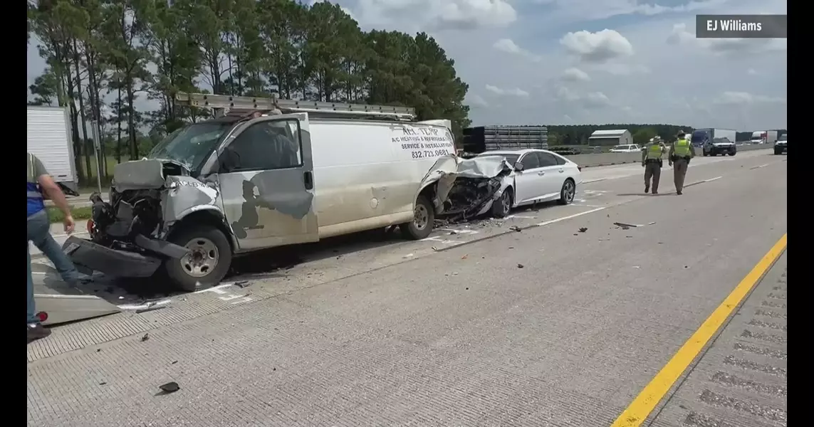 Three-car crash leaves one dead in Jefferson County