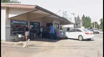 Car crashes into laundromat in Gates