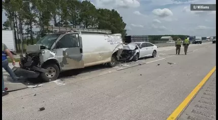 Three-car crash leaves one dead in Jefferson County