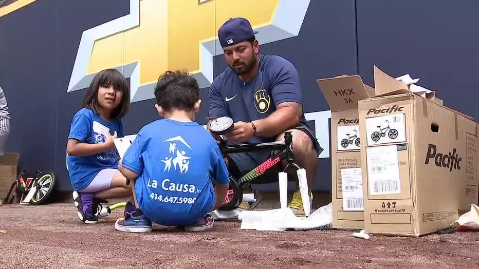 Brewers’ Bike Build gives gifts to Milwaukee-area kids